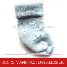 Chaussettes en éponge pour bébé avec pied antidérapant (UBUY-110)